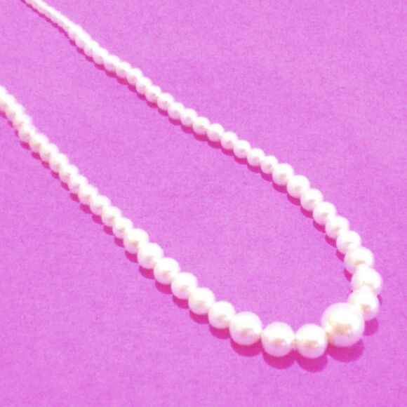 Vintage 1928 Jewelry Co White Graduated Faux Pearl Necklace 18" - Picture 2 of 4